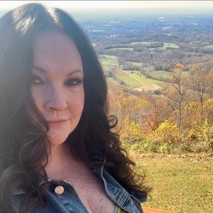 Meet your Posher, Leslie